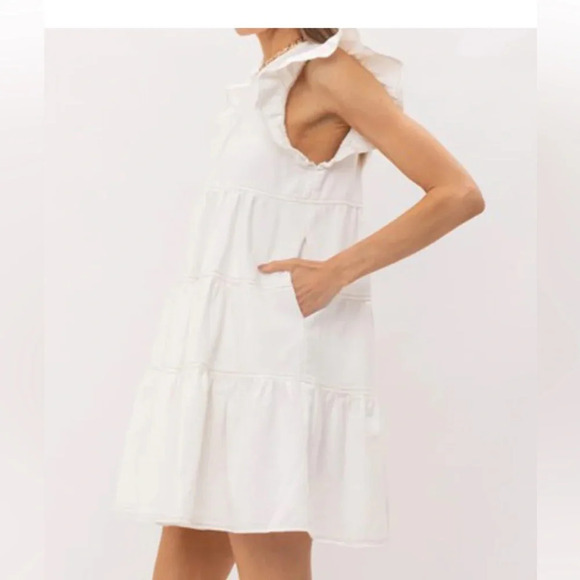 Altered State Crisp White Tiered Mini dress Rayon/Linen blend. Layered w/pockets - Picture 4 of 14